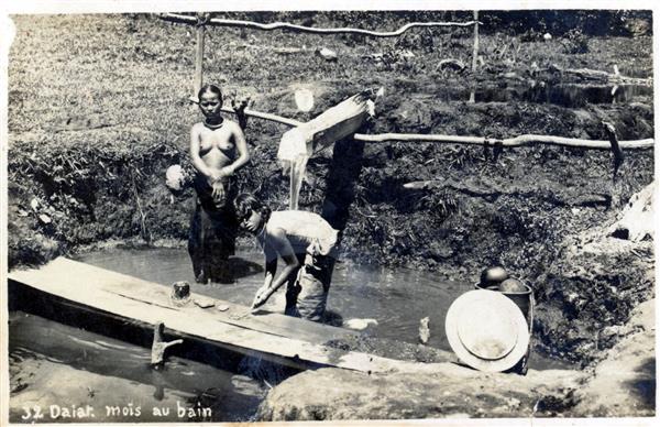 32 Dalat. Moïs au bain