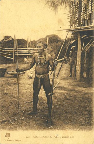 140. - COCHINCHINE - Chef guerrier Moï
[Logo Crespin vert] L. Crespin, Saïgon
