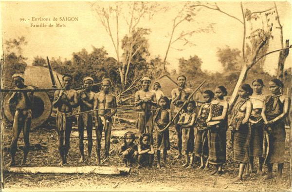 99. - Environs de SAIGON. - Famille de Moïs
L. Crespin ?