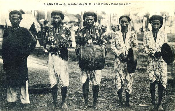 18 ANNAM - Quarantenaire S.M. Khai Dinh - Danseurs moï